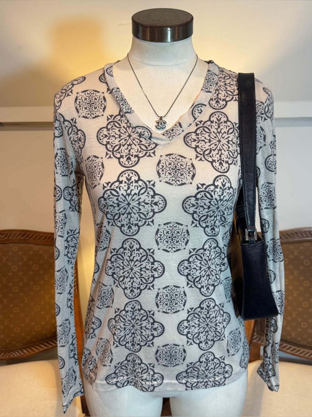 Marika Cream and Black Medallion V-Neck Long Sleeve Top Boho Tuscan Mom Y2K